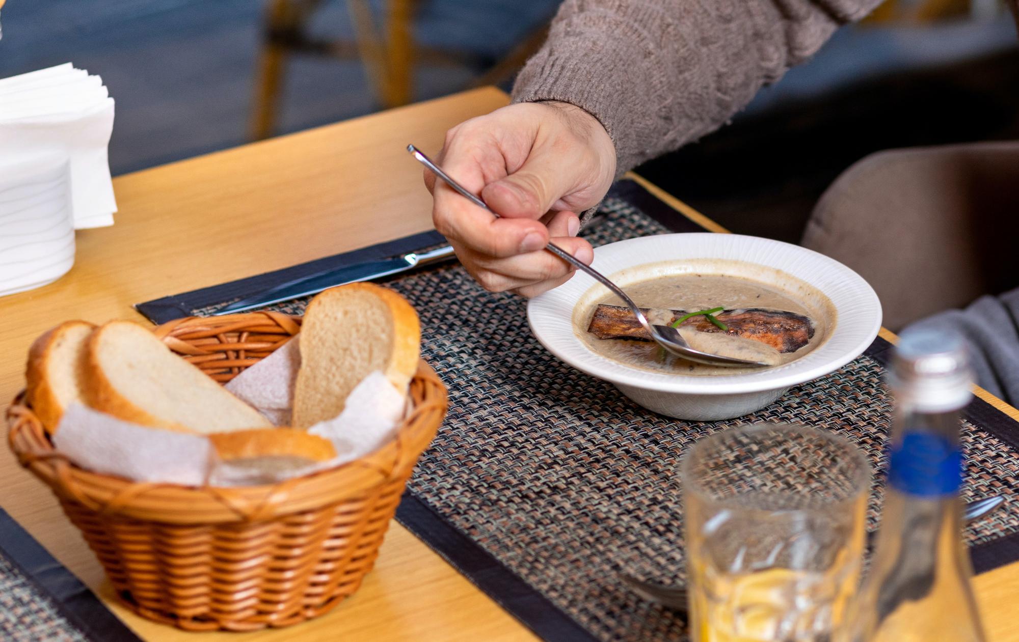 Поїж ріденького. Чи потрібно насправді їсти суп і що буде, якщо від нього відмовитися взагалі?